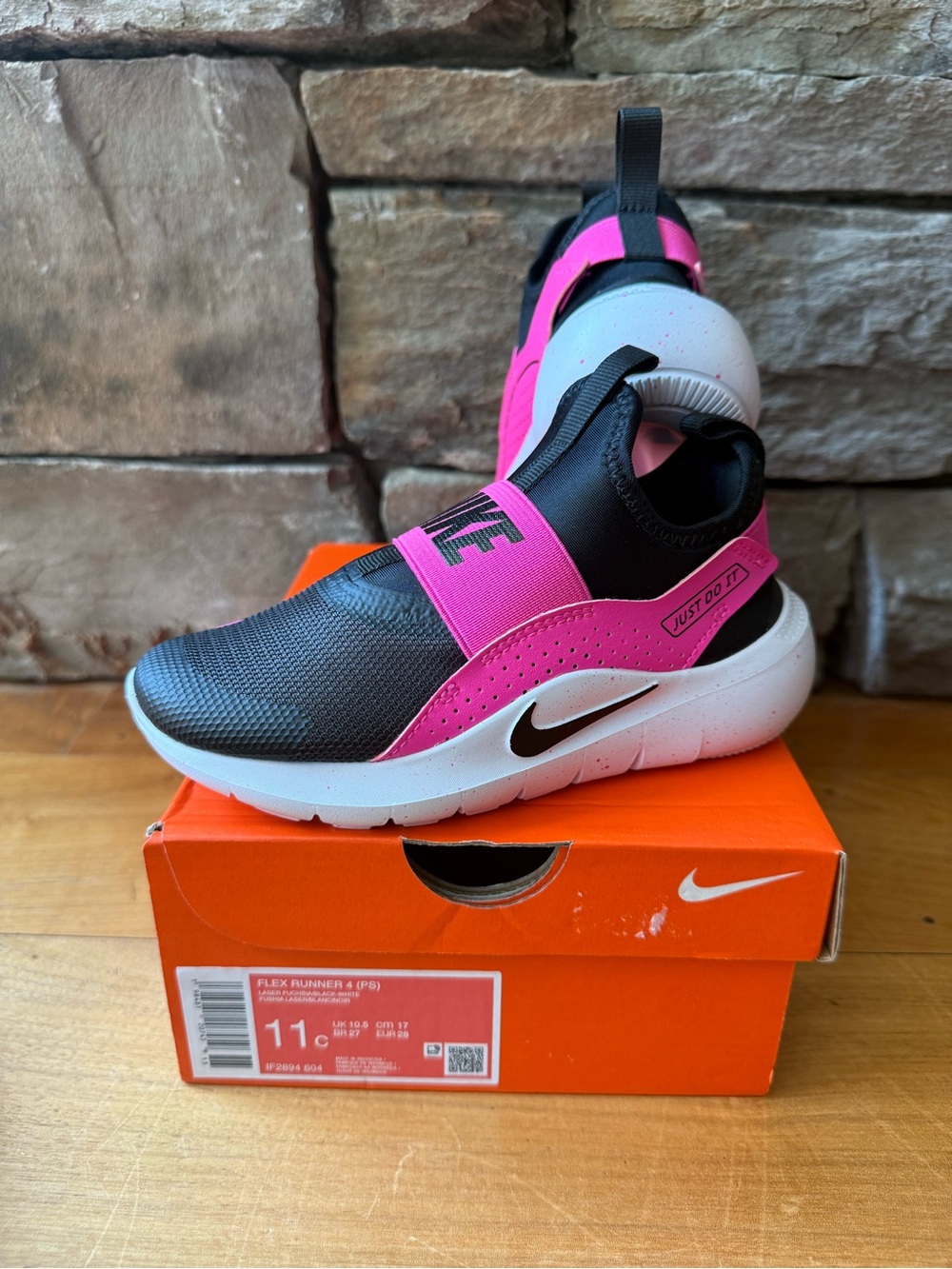 NWT/New Girl’s Nike Flex Runner 4 shoes 11c